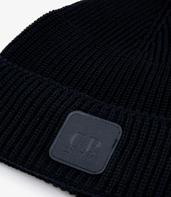 CP COMPANY LOGO BEANIE IN NAVY BLUE